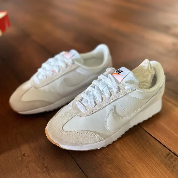 Nike Pacific Sneakers - Picture 2 of 15